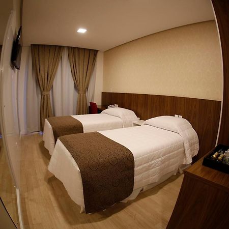 Holiday & Business Hotel - Em Frente Ao Centro De Eventos E Arena Conda Chapeco Bilik gambar