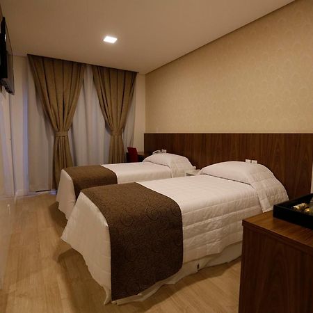 Holiday & Business Hotel - Em Frente Ao Centro De Eventos E Arena Conda Chapeco Bilik gambar