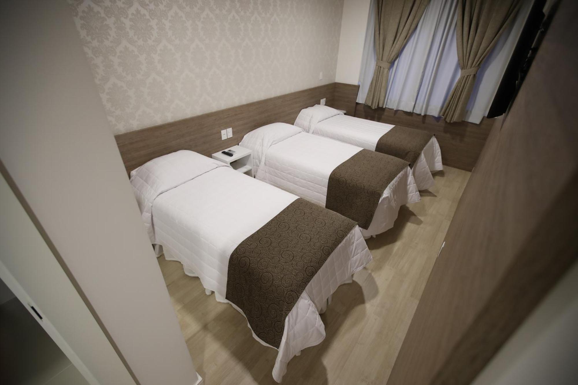 Holiday & Business Hotel - Em Frente Ao Centro De Eventos E Arena Conda Chapeco Bilik gambar
