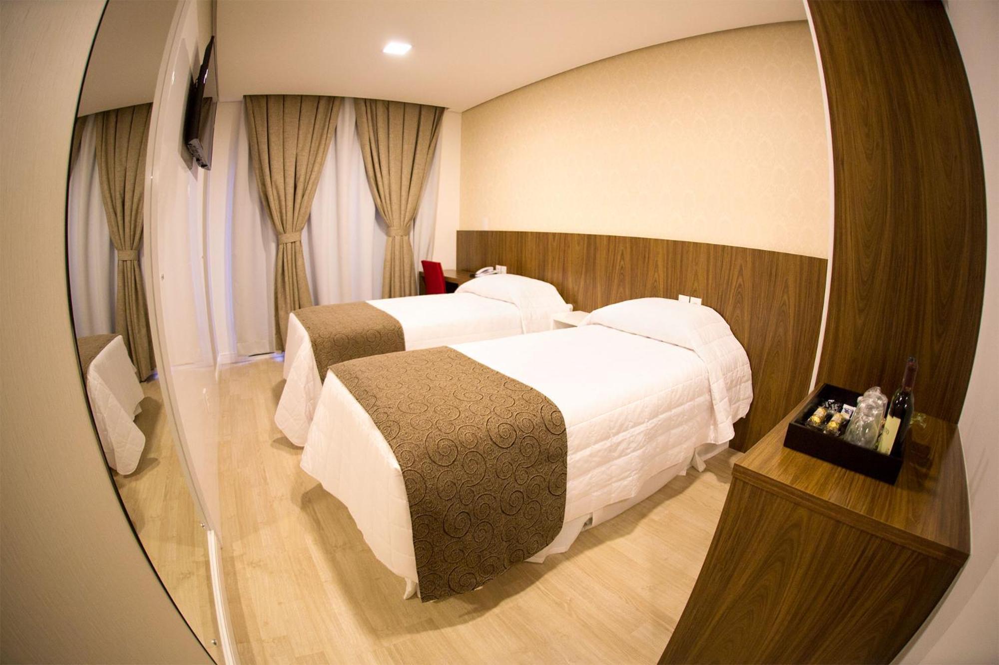 Holiday & Business Hotel - Em Frente Ao Centro De Eventos E Arena Conda Chapeco Bilik gambar