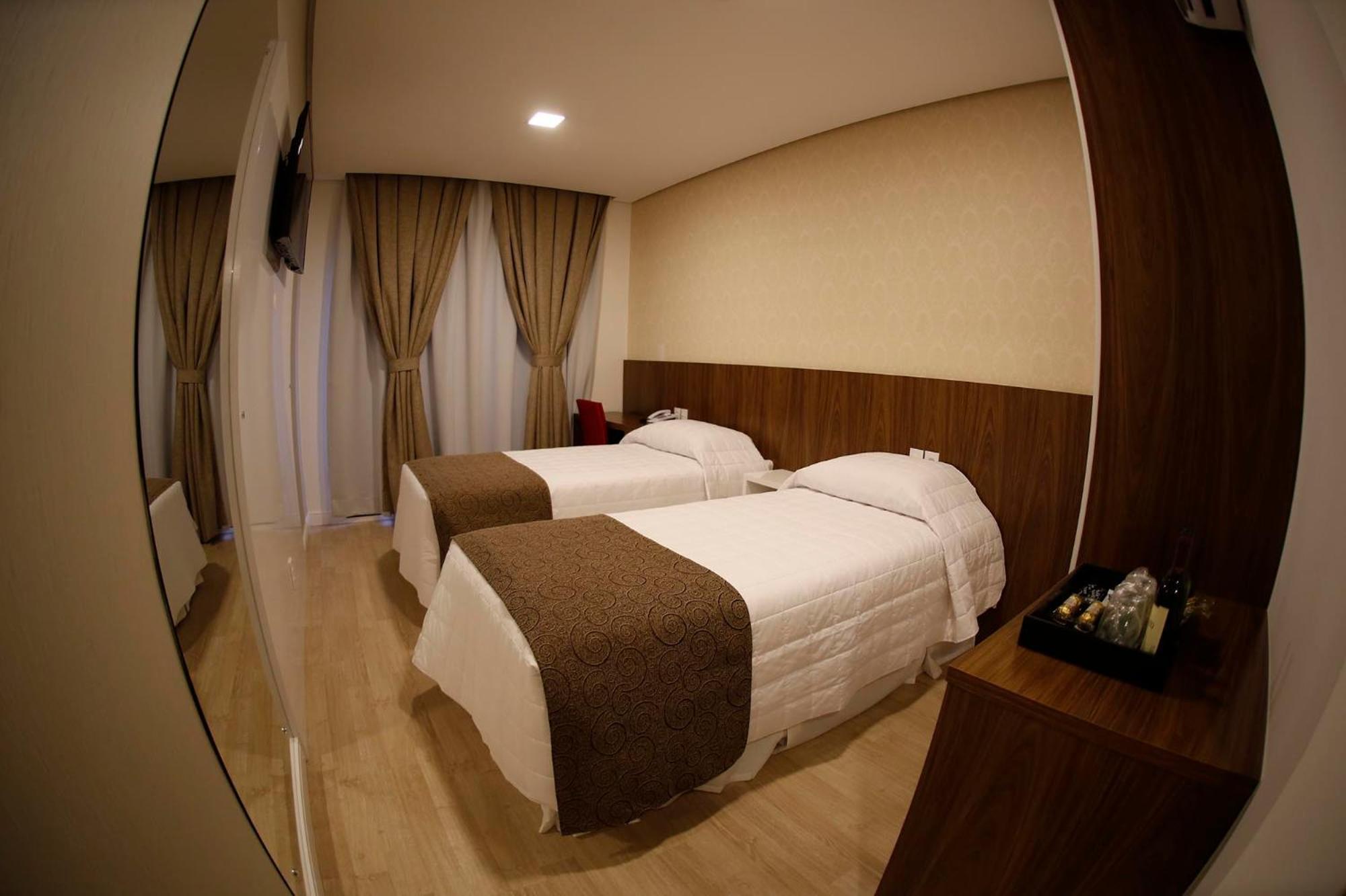Holiday & Business Hotel - Em Frente Ao Centro De Eventos E Arena Conda Chapeco Bilik gambar