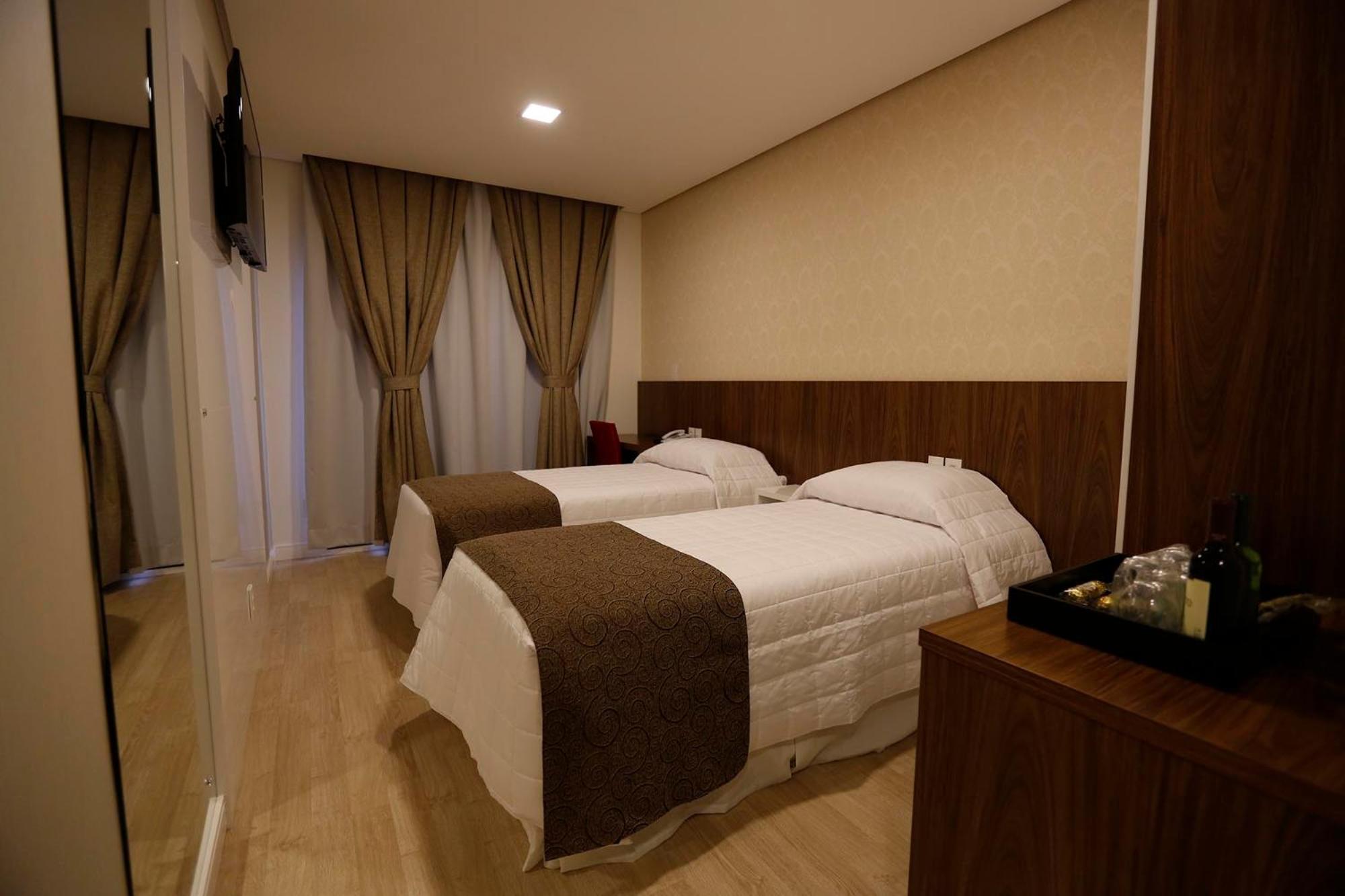 Holiday & Business Hotel - Em Frente Ao Centro De Eventos E Arena Conda Chapeco Bilik gambar